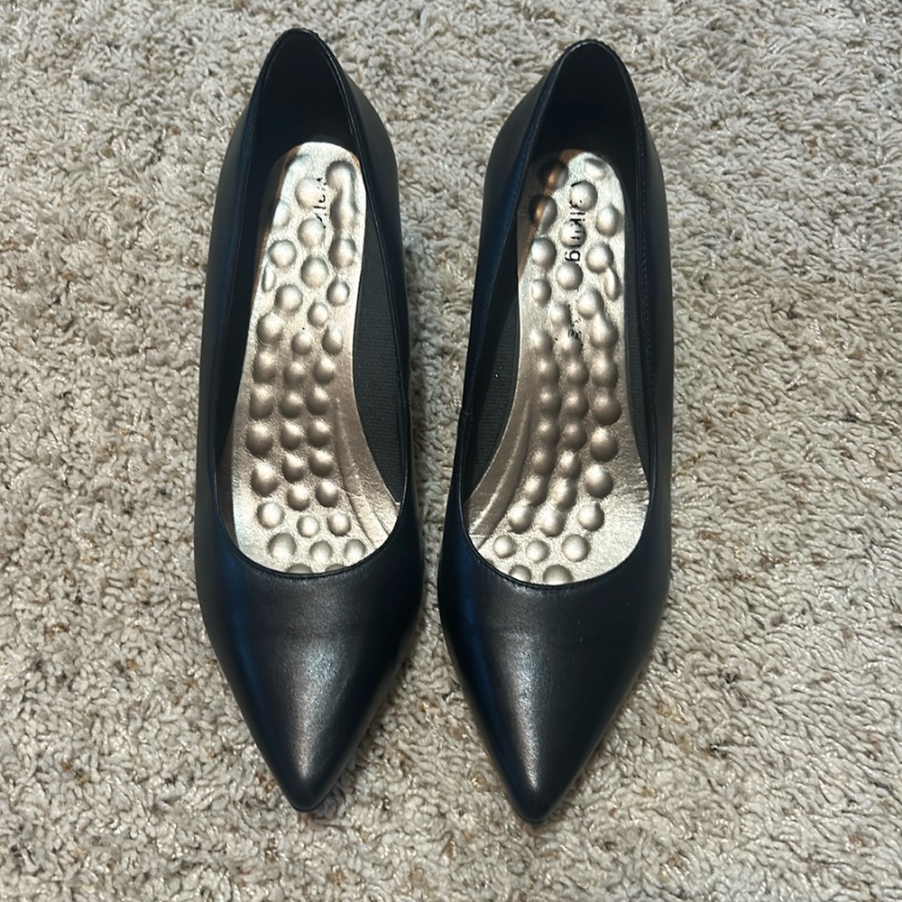 11 wide comfort heels